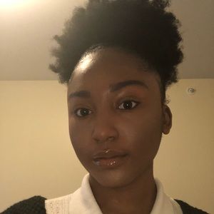 Meet your Posher, Alexis